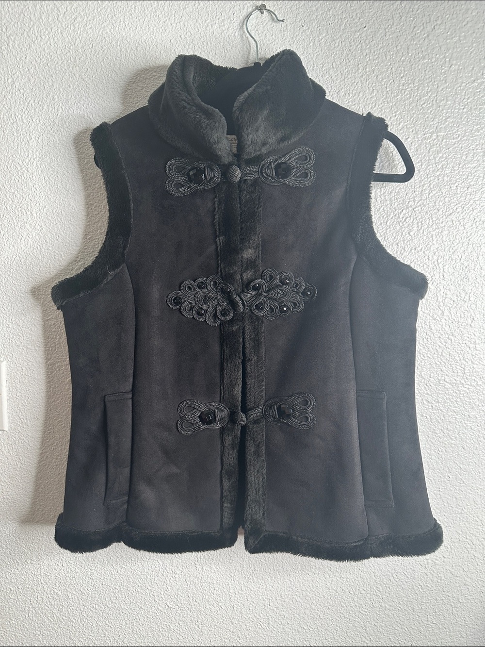 Cold water Greek Classic Black Faux-Shearling Vest size 10 - Picture 4 of 10